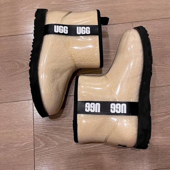 Conscious
UGG
Classic Clear "Natural Black" boots - Picture 5 of 7